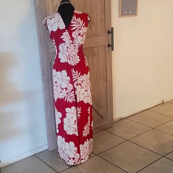 Red Dress - Picture 2 of 2